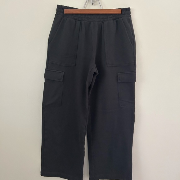 Old Navy High-Waisted SoComfy Cargo Wide-Leg Sweatpants - Picture 5 of 5